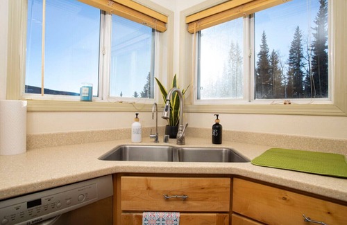 Fairbanks House | Aurora Viewpoint Manor 6b4b with Panoramic Views