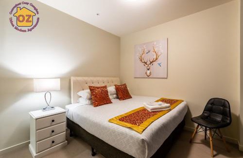 Melbourne Central Business District Apartment | Aussie Escape Apartments-Skyline Collins Tower
