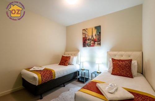 Melbourne Central Business District Apartment | Aussie Escape Apartments-Skyline Collins Tower