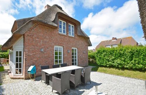 Midlum House | Auster Hues