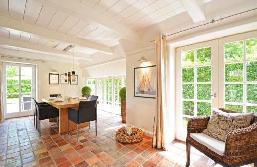 Midlum House | Auster Hues