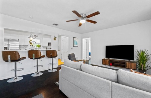 Austin House | Austin Charmer Mins from UT