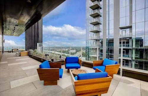 Rainey Street Historic District House | Austin Downtowner Rooftop Pool by Barclé