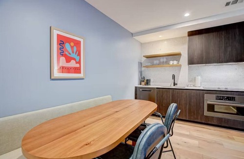 Rainey Street Historic District Condo | Austin Lux |Rooftop Pool New! by Barclé Group