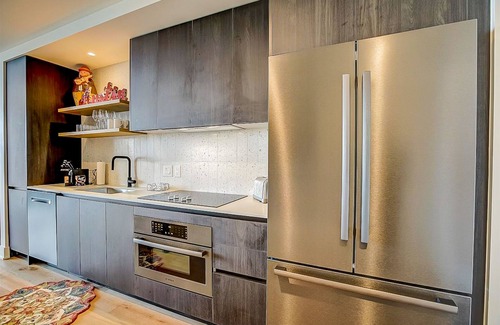 Rainey Street Historic District Condo | Austin Rainey St. corner condo - lake views & two balconies - pool & gym