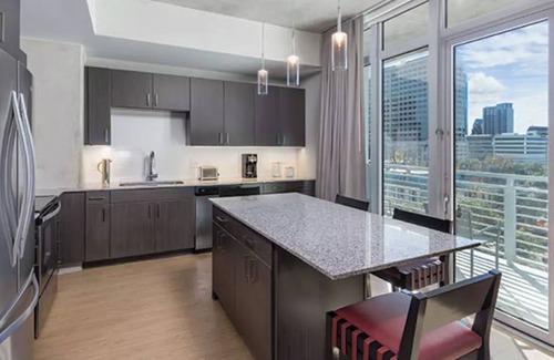 Civic District Condo | Austin Resort Studio Suite Sunday Check-In