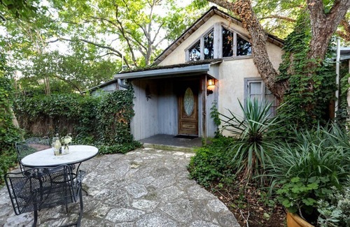 Fredericksburg Cabin | Austin Street Retreat - Eli's Suite | 1 Block to Main