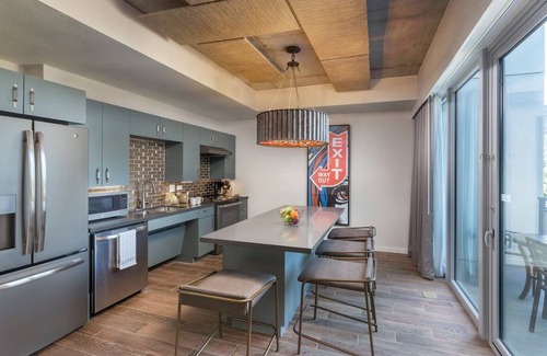 Civic District Resort | Austin Studio Presidential Unit!