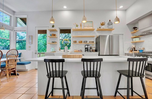 Swede Hill House | Austin Summer Retreat l All King Beds l Private Yard l Centrally Located