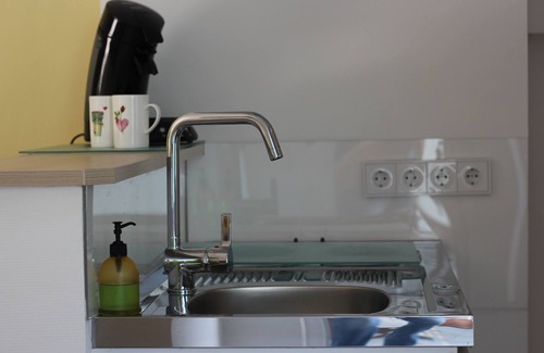 Roesrath Apartment | AusZeit guest apartment with terrace near the airport