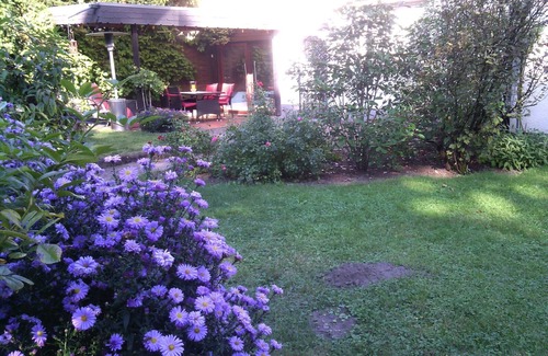 Roesrath Apartment | AusZeit guest apartment with terrace near the airport