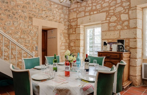 Petit-Palais-et-Cornemps House | Authentic Stay at Château Vieux Mougnac: Organic Vineyard, Saint-Emilion, Wine & Relaxation