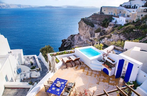 Oia Villa | Authentic 2 Bedroom Villa with outdoor Plunge Pool & Sea View, family friendly