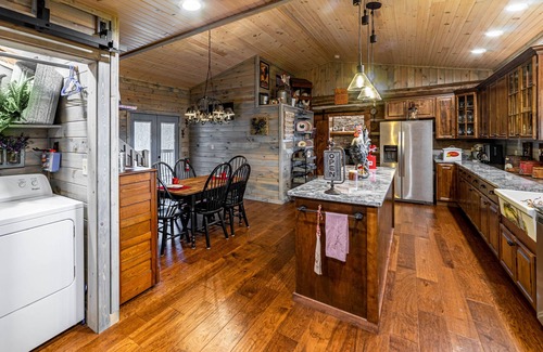 Gatlinburg - Pigeon Forge Cabin | AUTHENTIC ANTIQUE LOG CABIN LOCATED IN TIMBERIDGE COMMUNITY