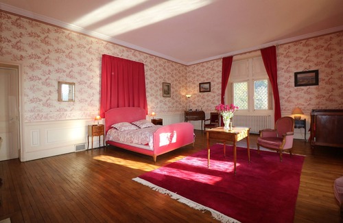 Vezac Other | AUTHENTIC CASTLE WITH *VIEWS AND ALL CONVENIENCES AT DOORSTEP