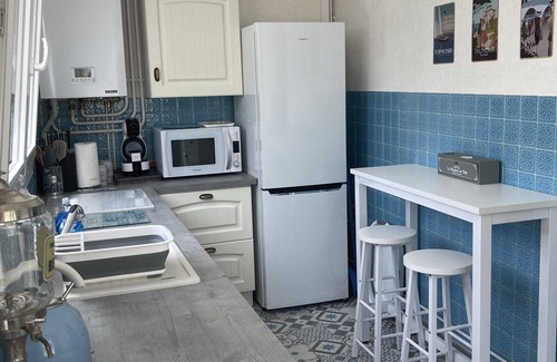 Saujon House | Authentic Charming 2 Bedroom House with Garden near City Center