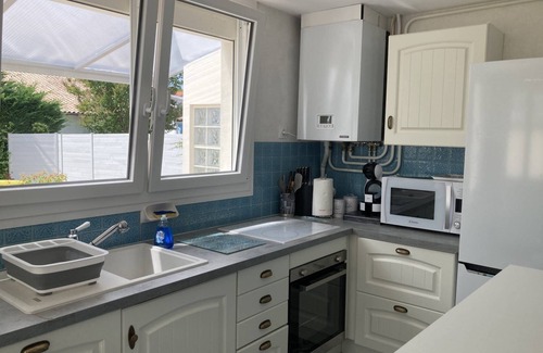 Saujon House | Authentic Charming 2 Bedroom House with Garden near City Center