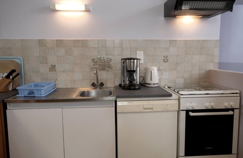 La Montagne Cottage | Authentic Cottage in Regional Park, Pets Allowed