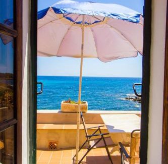 Es Carregador House | Authentic fisherman's house on the seafront
