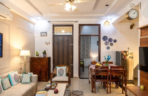 Jaipur Apartment | Authentic Indian Retreat: Heritage Decor & Local Flavours at 3BHK spacious home