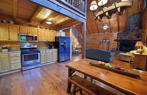 Ellijay Cabin | Authentic Log Cabin - Family, Fishing, Fun - Private Waterfront