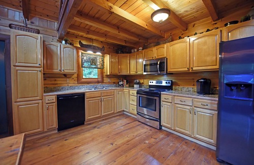 Ellijay Cabin | Authentic Log Cabin - Family, Fishing, Fun - Private Waterfront