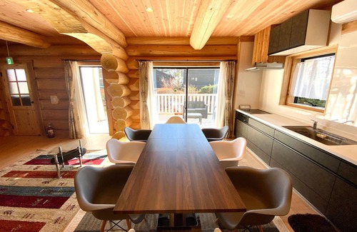 Kitasaku-gun Villa | Authentic Luxury Canadian Log House with a 350-Year-Old Yellow Cedar Hand-Cut.