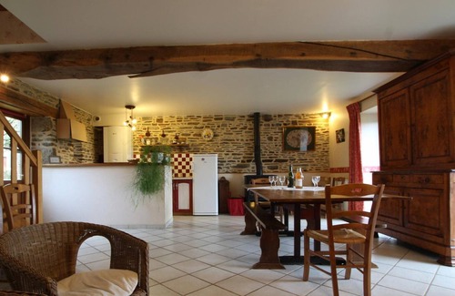 Servon Cottage | Authentic Norman farmhouse, peaceful with garden, pets allowed