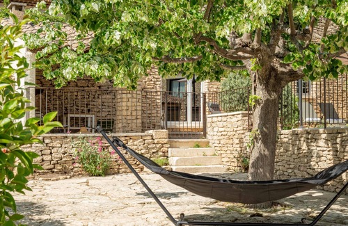 Cabrieres-d'Avignon House | Authentic Provencal farmhouse with pool for rent in Provence - L'Evasion