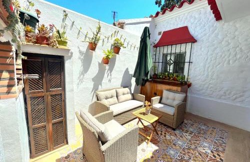 Urbanizacion Pinos Verdes Apartment | Authentic Spanish House with Terrace 10min Beach Walk