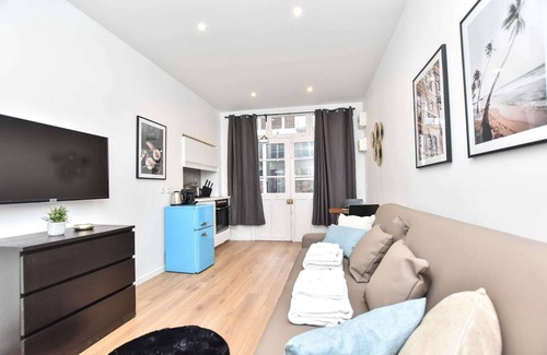Quartier de la Porte-Saint-Denis Apartment | Authentic studio - 2P - Porte Saint-Denis