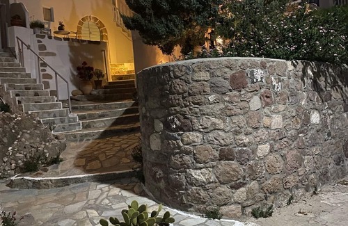 Plaka House | Authentic traditional cycladic house in Plaka