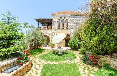Duhur ash Shuwayr House | Authentic Villa with Pool and Garden in Beit Chabeb