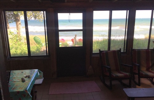 Sturgeon Bay Cottage | Authentic Waterfront Log Cottage On Sand Beach