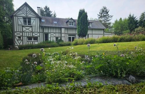 Tourgeville House | Authentique Maison Normande avec Piscine
