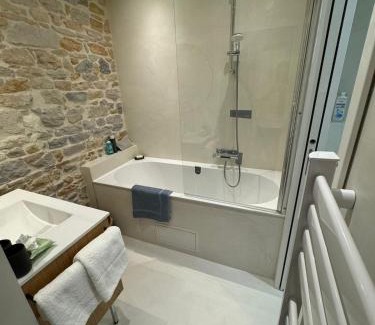 Boucle - Gros Caillou Apartment | Authentique T2 lyonnais avec vues exceptionnelles