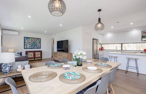 Mount Eliza House | Autumn Cres, Mount Eliza · Private Sanctuary Close to Beaches and Restaurants