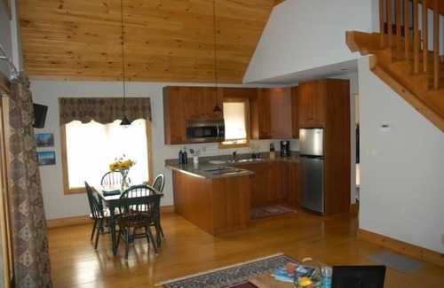 Mount Holly Ski Chalet | Autumn Escape - Chalet Retreat in the Heart of the Mountains.