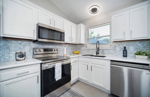 Arlington House | ~Autumn Oasis Sleeps 8 Heated Pool & Spa~