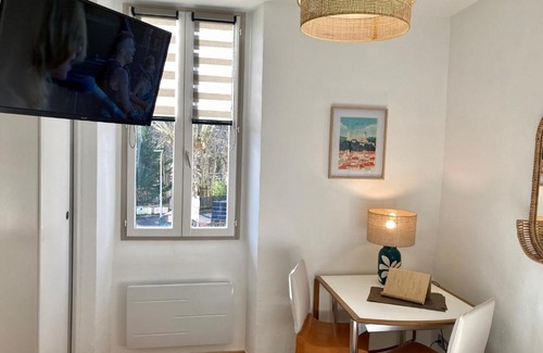 Foix Apartment | AUX 4 LOGIS Appart-hotel - Studio Le Terra - Petit déjeuner inclus 1ère nuit