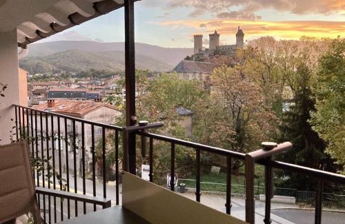 Foix Apartment | AUX 4 LOGIS Appart-hotel - Studio Le Roof - Une vue splendide - Petit déjeuner inclus 1ère nuit