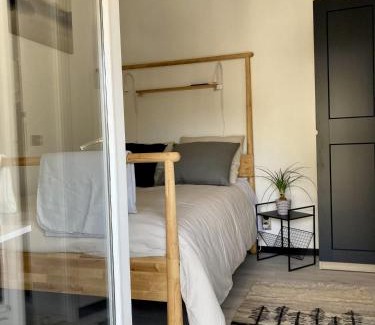 Foix Apartment | AUX 4 LOGIS Appart-hotel - Studio Le Roof - Une vue splendide - Petit déjeuner inclus 1ère nuit