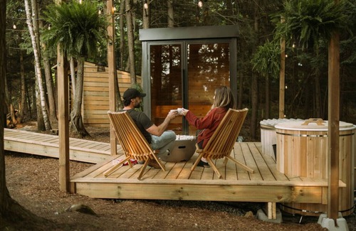 Huntsville Cabin | Aux Box Muskoka- Modern bunkie with Hot Tub