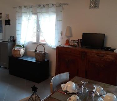Romenay Bed & Breakfast | Aux Cadollines