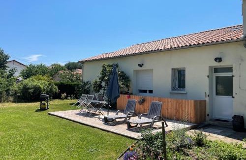 Bergerac House | Aux Lagerstroemias