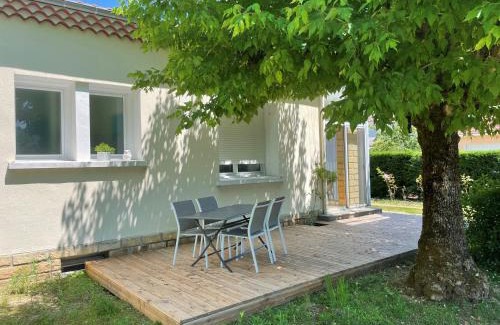Bergerac House | Aux Lagerstroemias