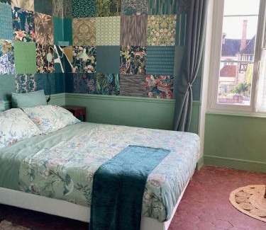 La Ferte-Vidame Hotel | Aux lapins Bleus