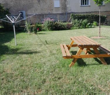Breugnon House | AUX MERVEILLES DES ORMES