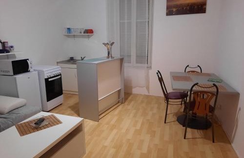 Frouard Apartment | Aux portes de nancy , studio avec parking gratuit