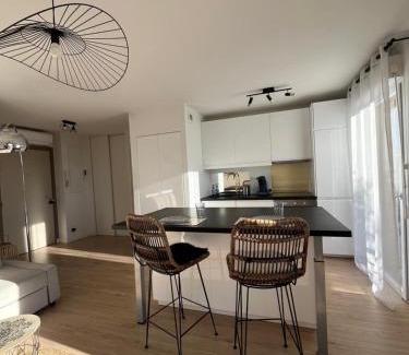 Roques Apartment | Aux roches d'Or